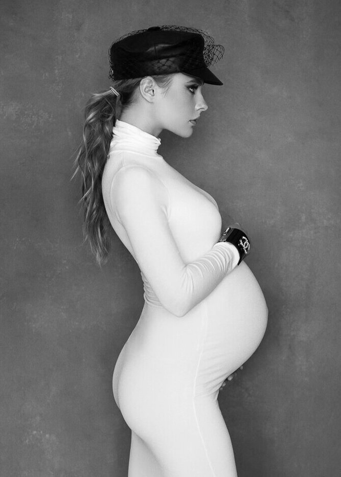 black and white maternity shoot