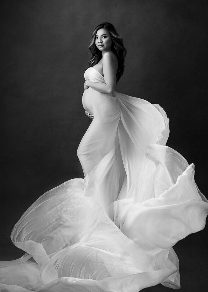 black and white maternity shoot