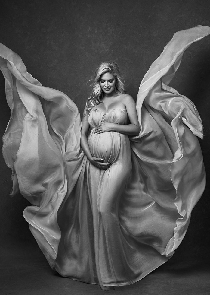 Black and White Maternity Shoot