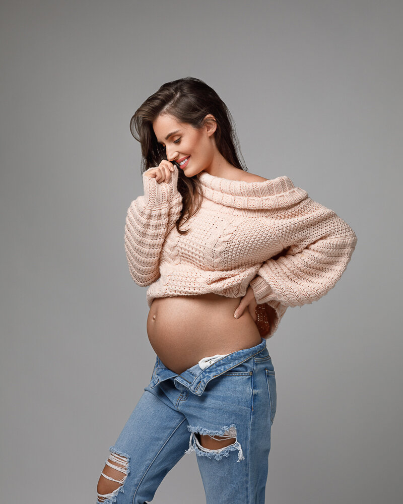 studio maternity photoshoot