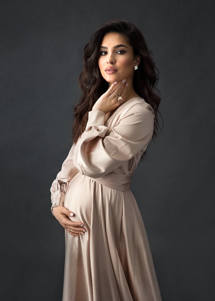 studio pregnancy photoshoot