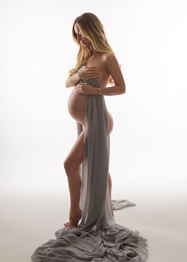 studio pregnancy photoshoot