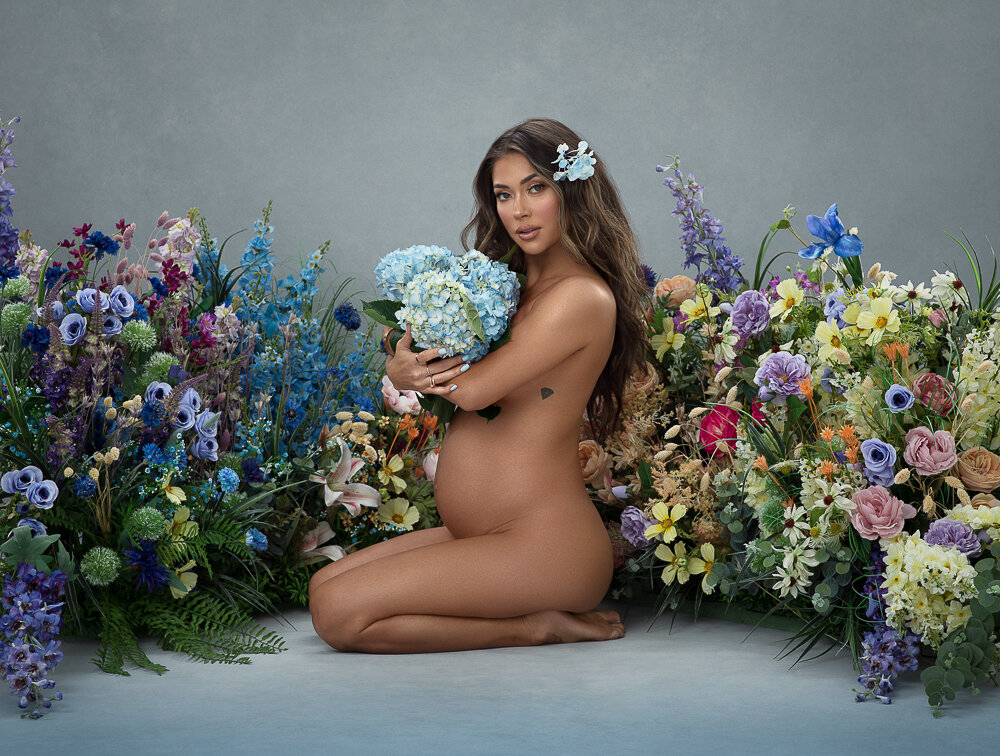 studio pregnancy photoshoot