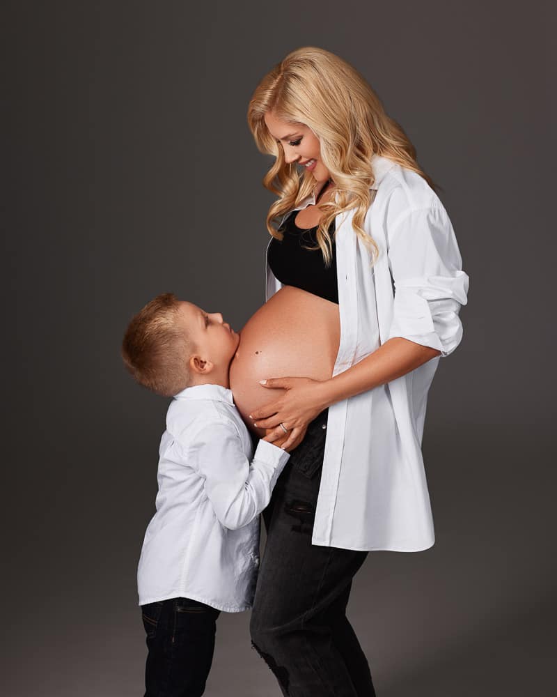 maternity photos with family