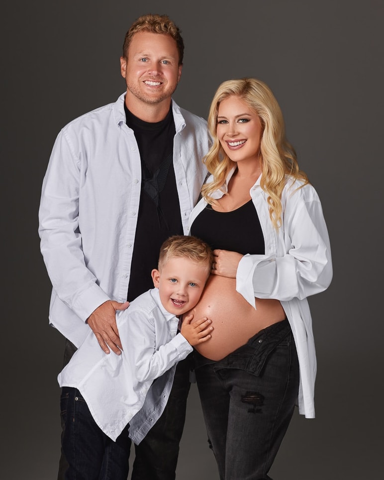 maternity photos with family