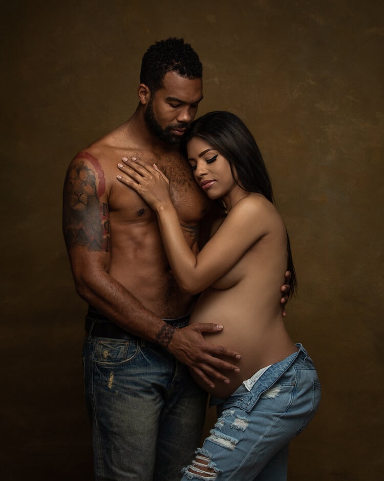 couple maternity photoshoot ideas