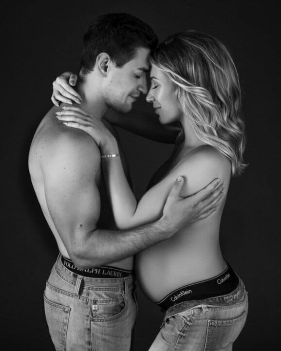 couple maternity photoshoot ideas