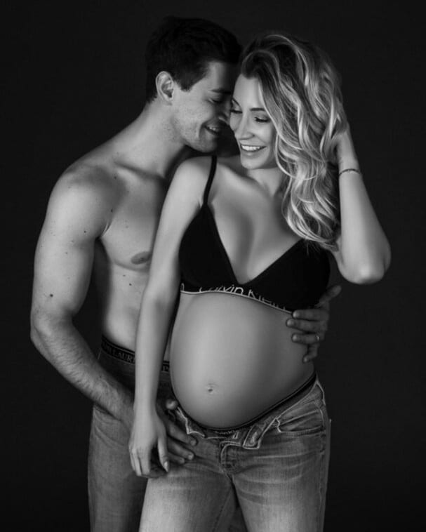 couple maternity photoshoot ideas