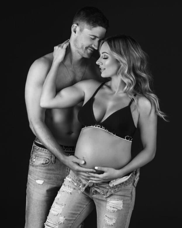 couple maternity photoshoot ideas