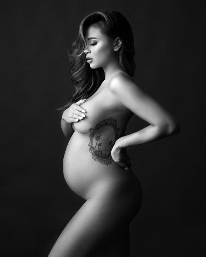 posing for maternity photos