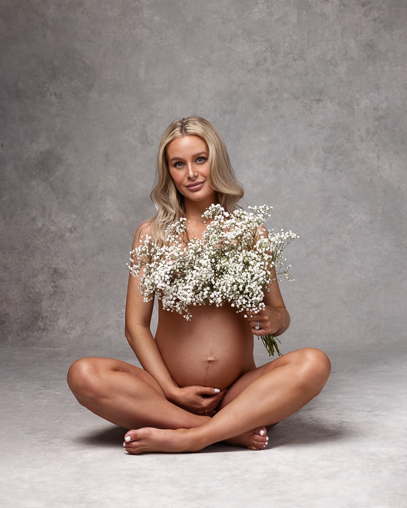 maternity photoshoot in studio