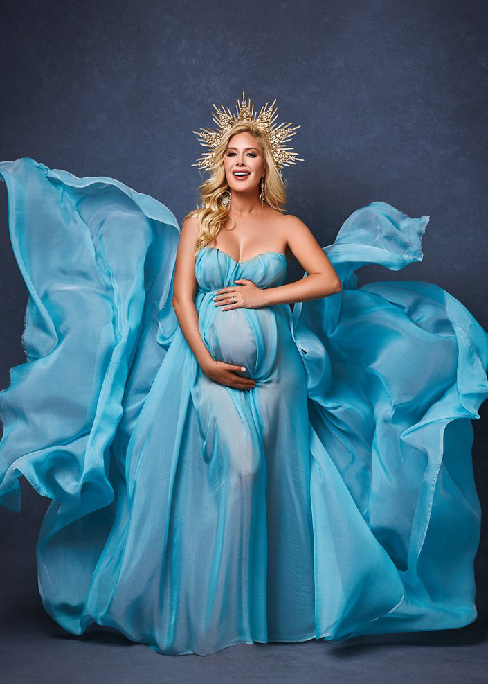 creative maternity photoshoot ideas